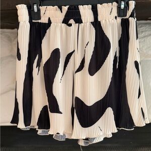Black and White Pleated Women's Skirt